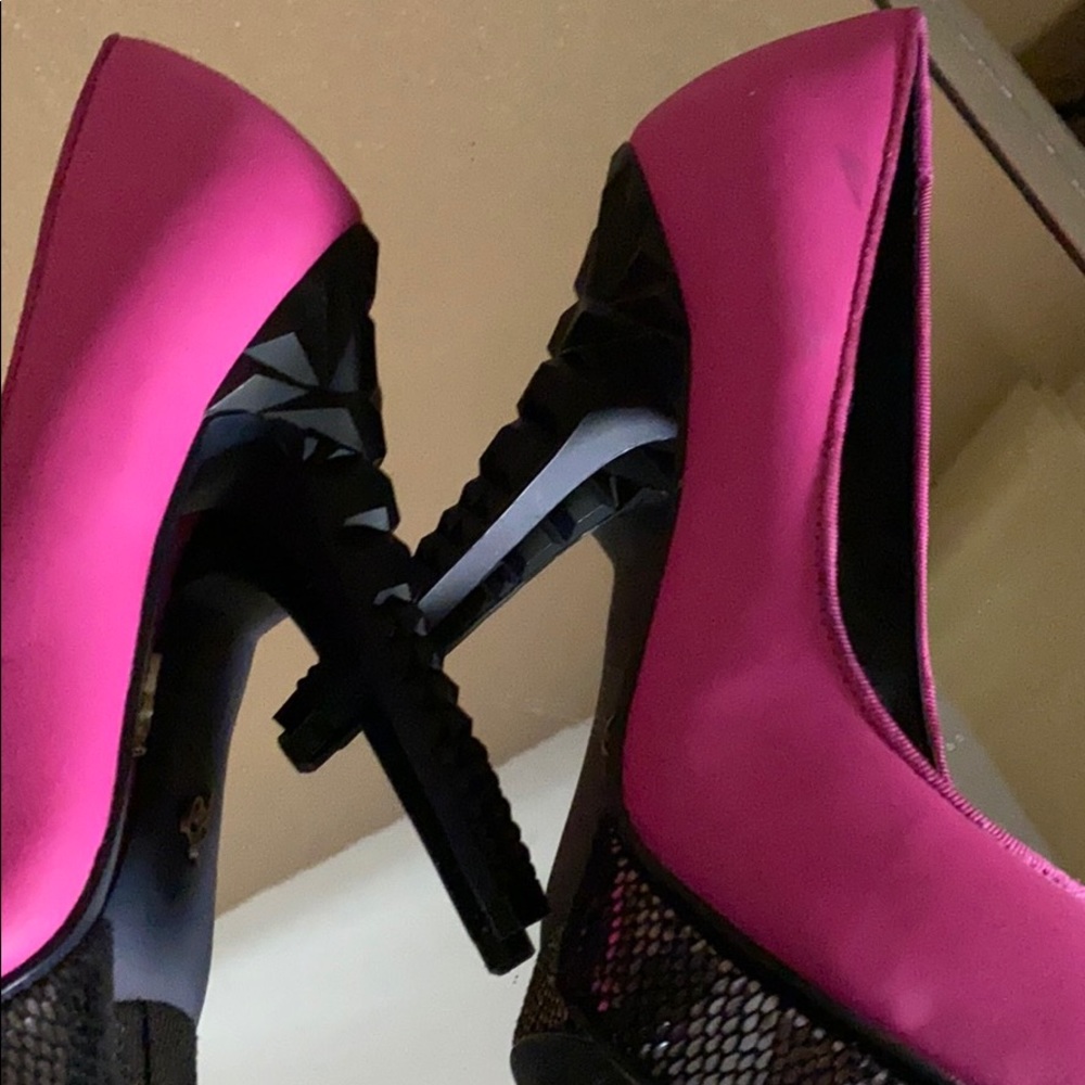 Heels - Picture 4 of 7